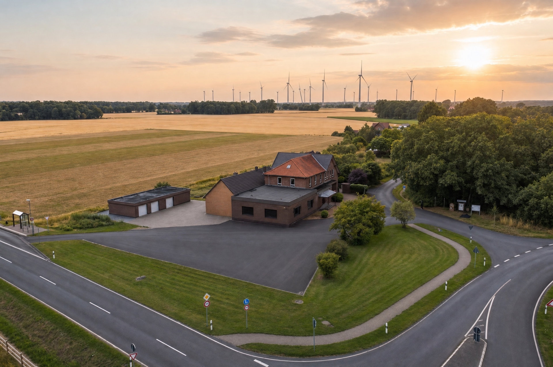 Außenbereich & Parkplatz